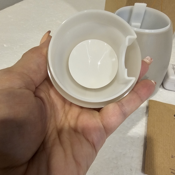 **SOLD** to @netricco Saje AromaGeni Ultrasonic Diffuser - Picture 3 of 6